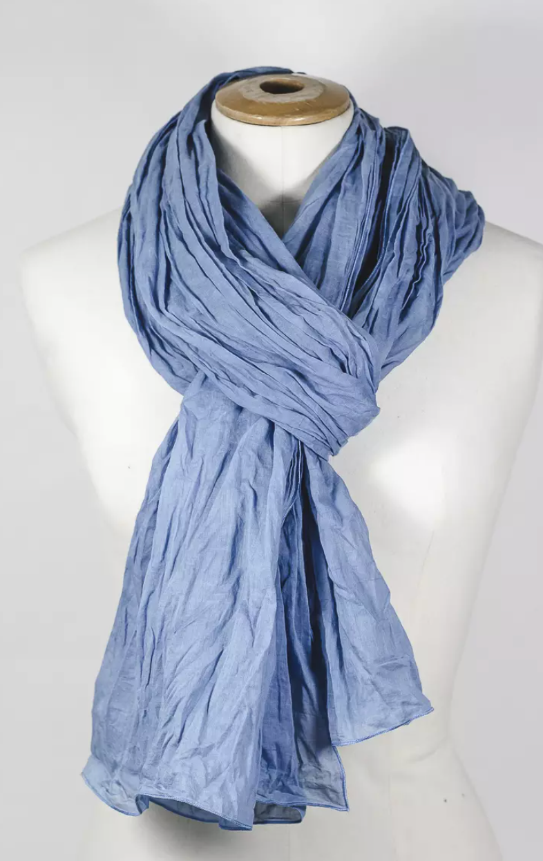 Bufanda “Pluma” Lisa Azul Pastel Claro 40g