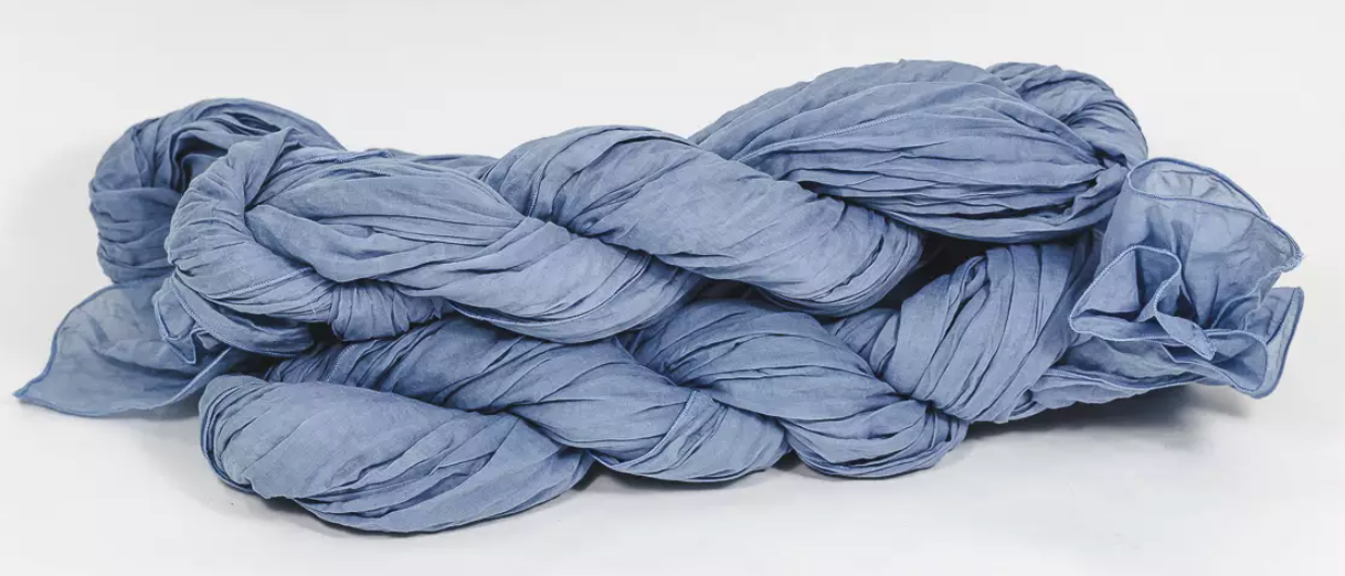 Bufanda “Pluma” Lisa Azul Pastel Claro 40g