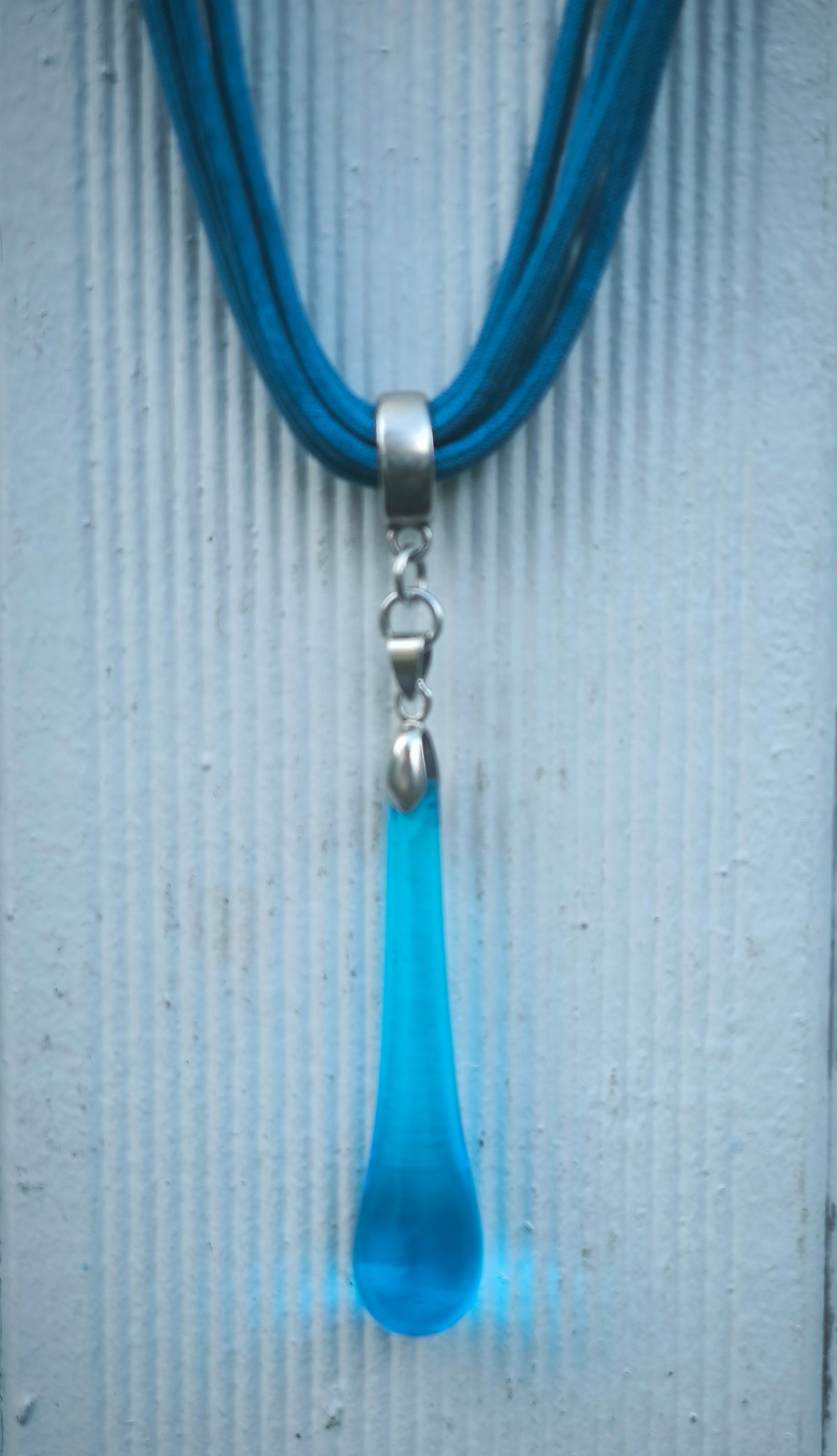 Collar "Gota Azul"