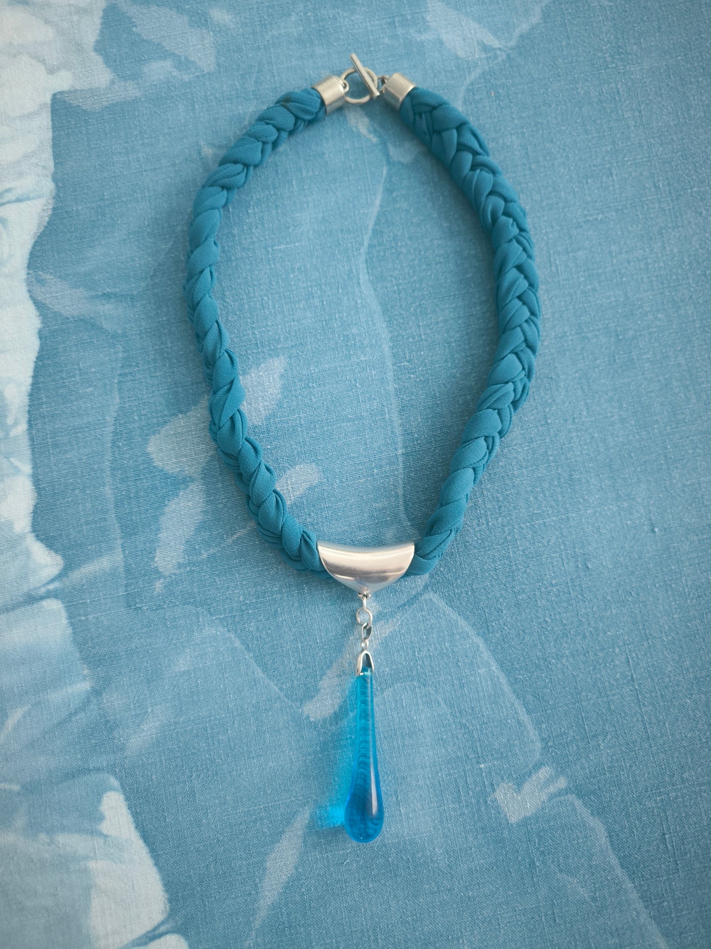 Collier "Goutte Bleue" support plaqué argent